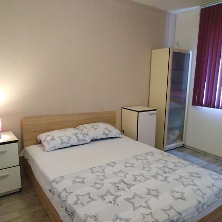 Cosy Central Apartment Varna Exterior photo